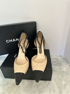 CHANEL Heels